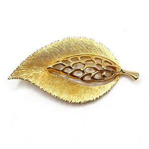 Vintage JJ Jonette Jewelry Gold Tone Textured Leaf Brooch w/ Open Metal Work